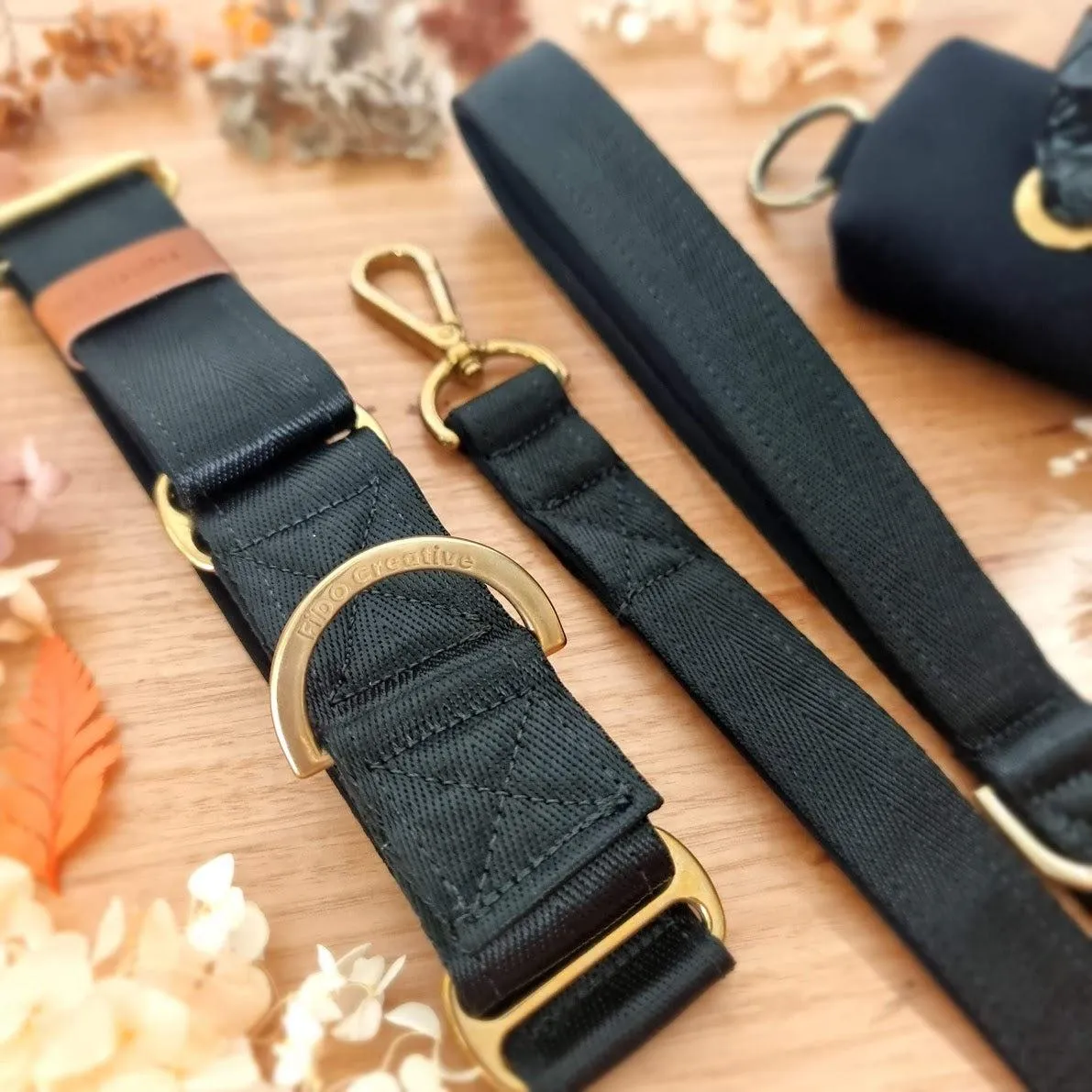 Black martingale collar - padded