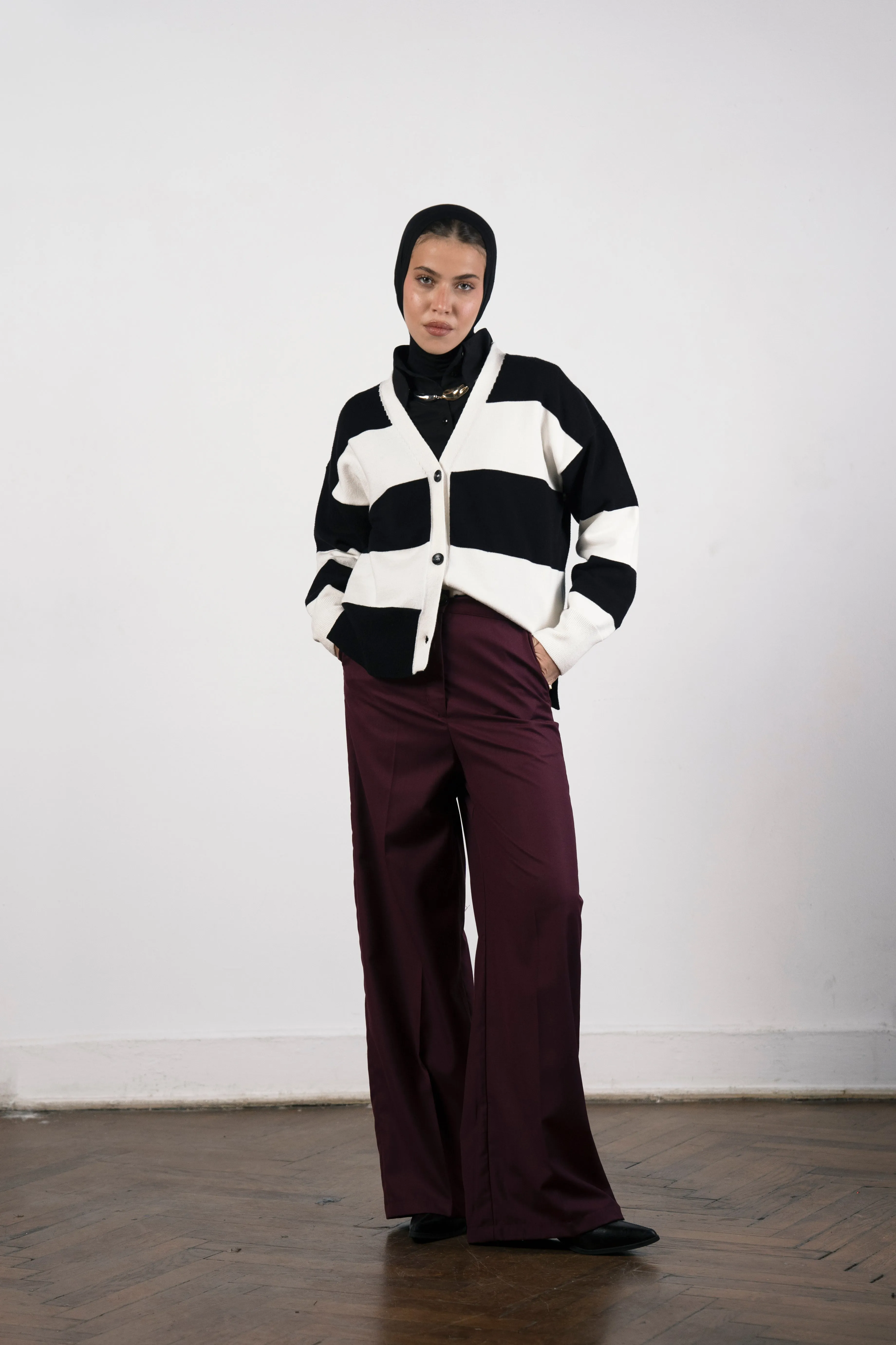 STRIPPED KNIT SHORT CARDIGAN -BLACK
