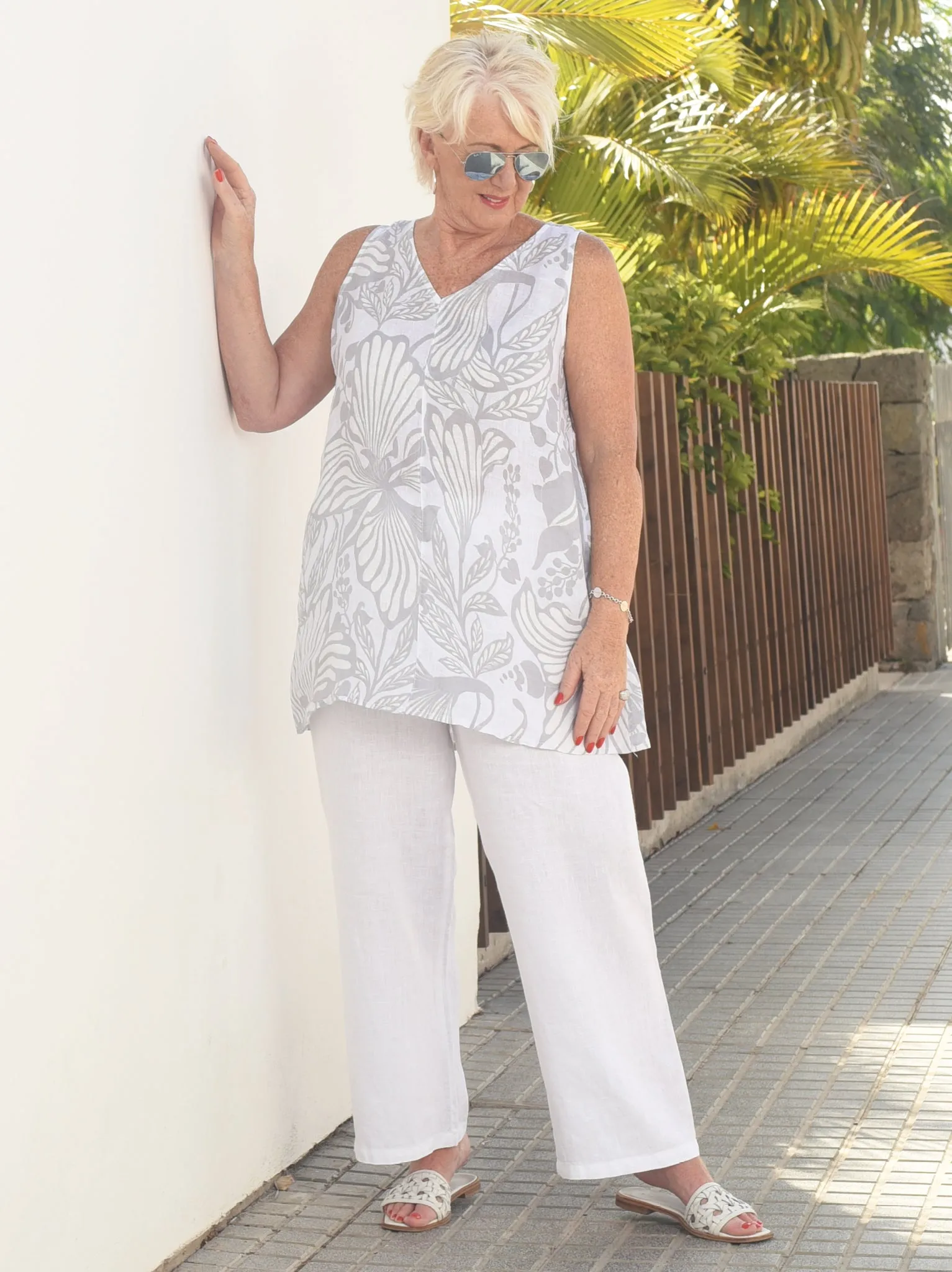 Teagan Linen Vest - Silver/White